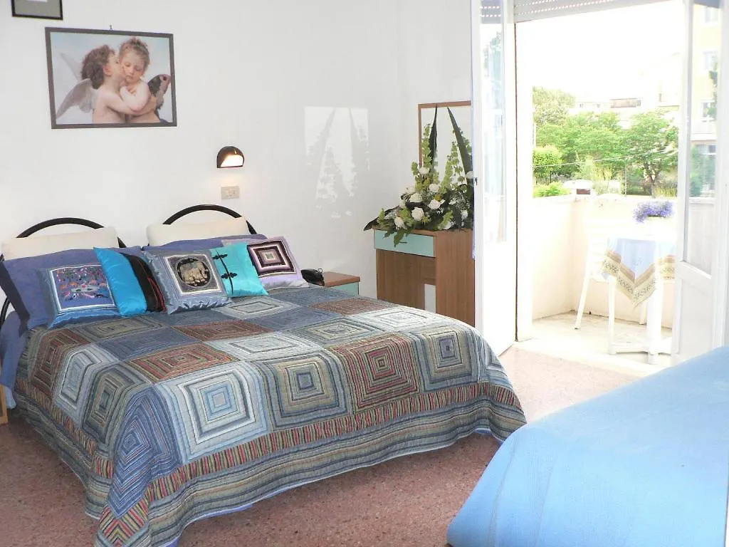 Hotel Arlesiana Rimini 2*,