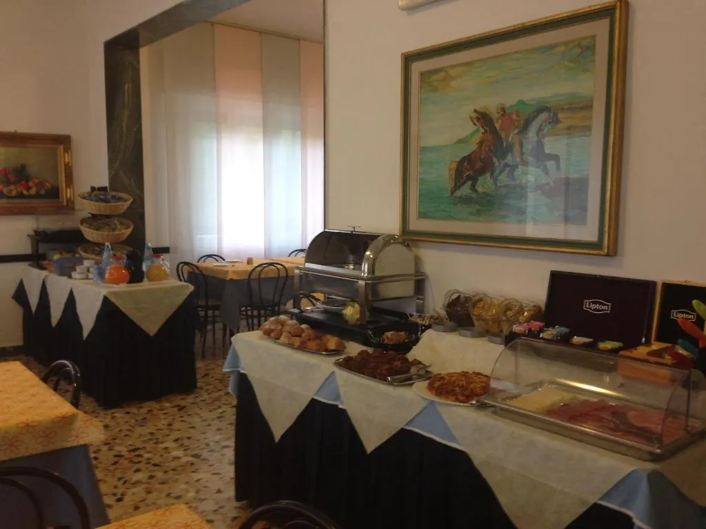 Hotel Arlesiana Rimini 2*,