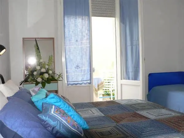 Hotel Arlesiana Rimini 2*,